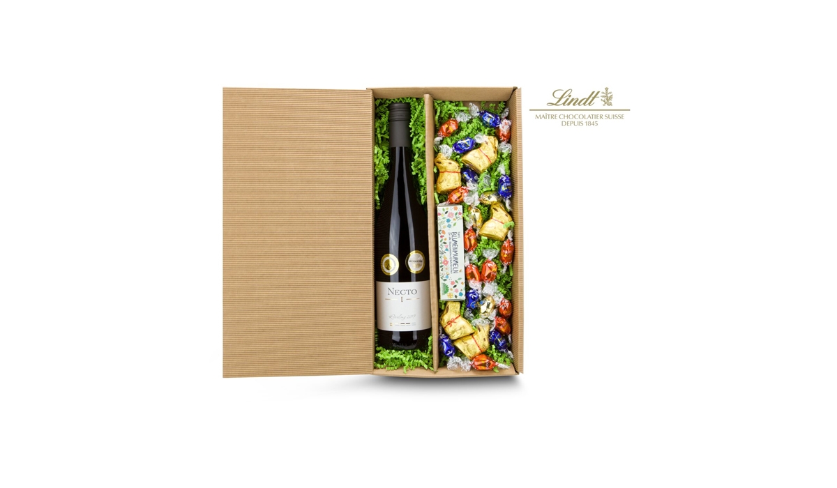 Gift box / Present set: Colorful Easter package Necto