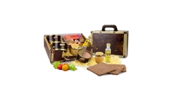 Gift box / Present set: Packed travel case