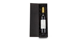 Gift box / Present set: Red wine in black gift box