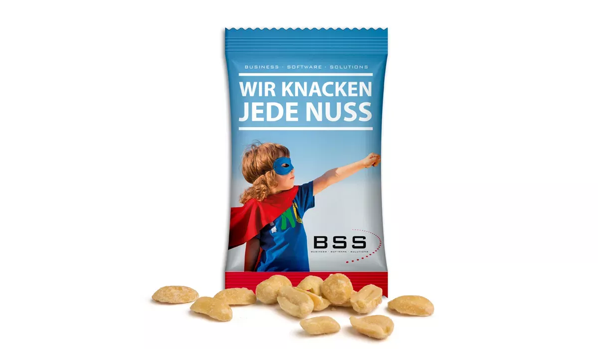 Geröstete Erdnüsse im Werbetütchen