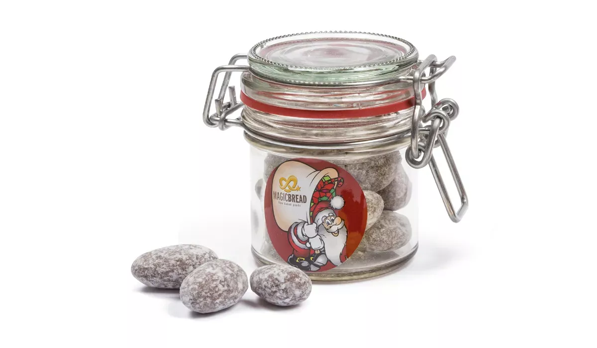 Nostalgic glass with cinnamon almonds