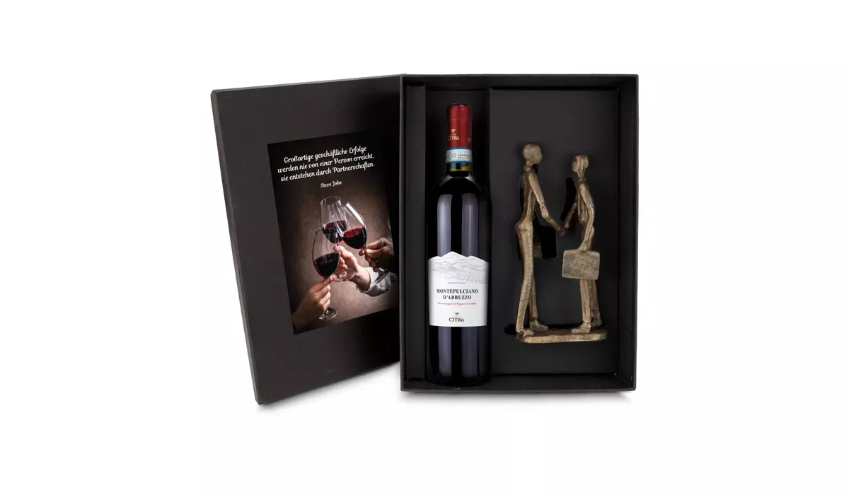 Gift box/Present set: The figure